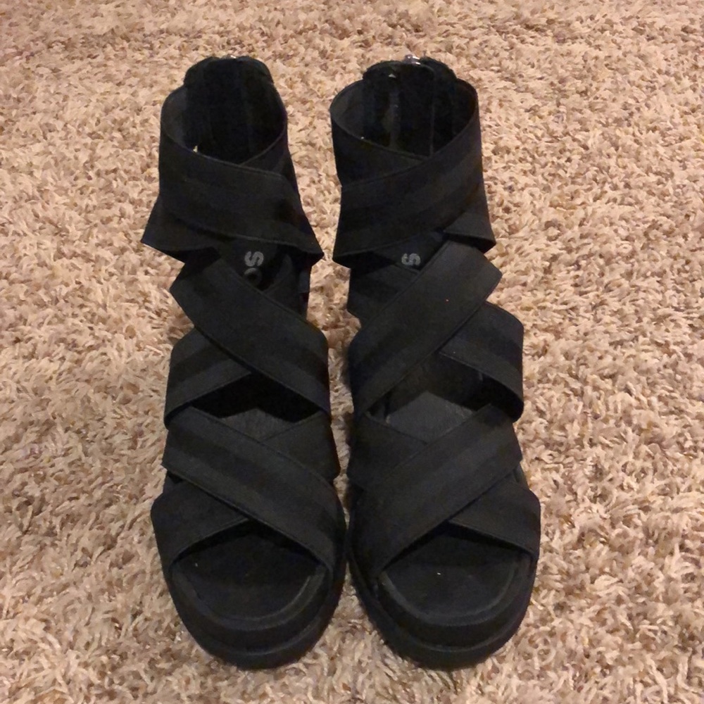 Never Worn Sorel Joanie II Strap Size 8. Stylish and cute for the summer.
